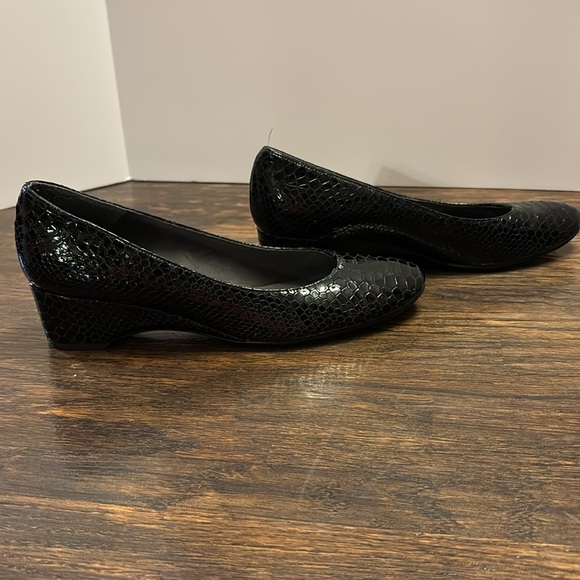 🖤 Stuart Weitzman Snakeskin Pattern Heels 🖤 Size: 9.5N - Picture 6 of 7